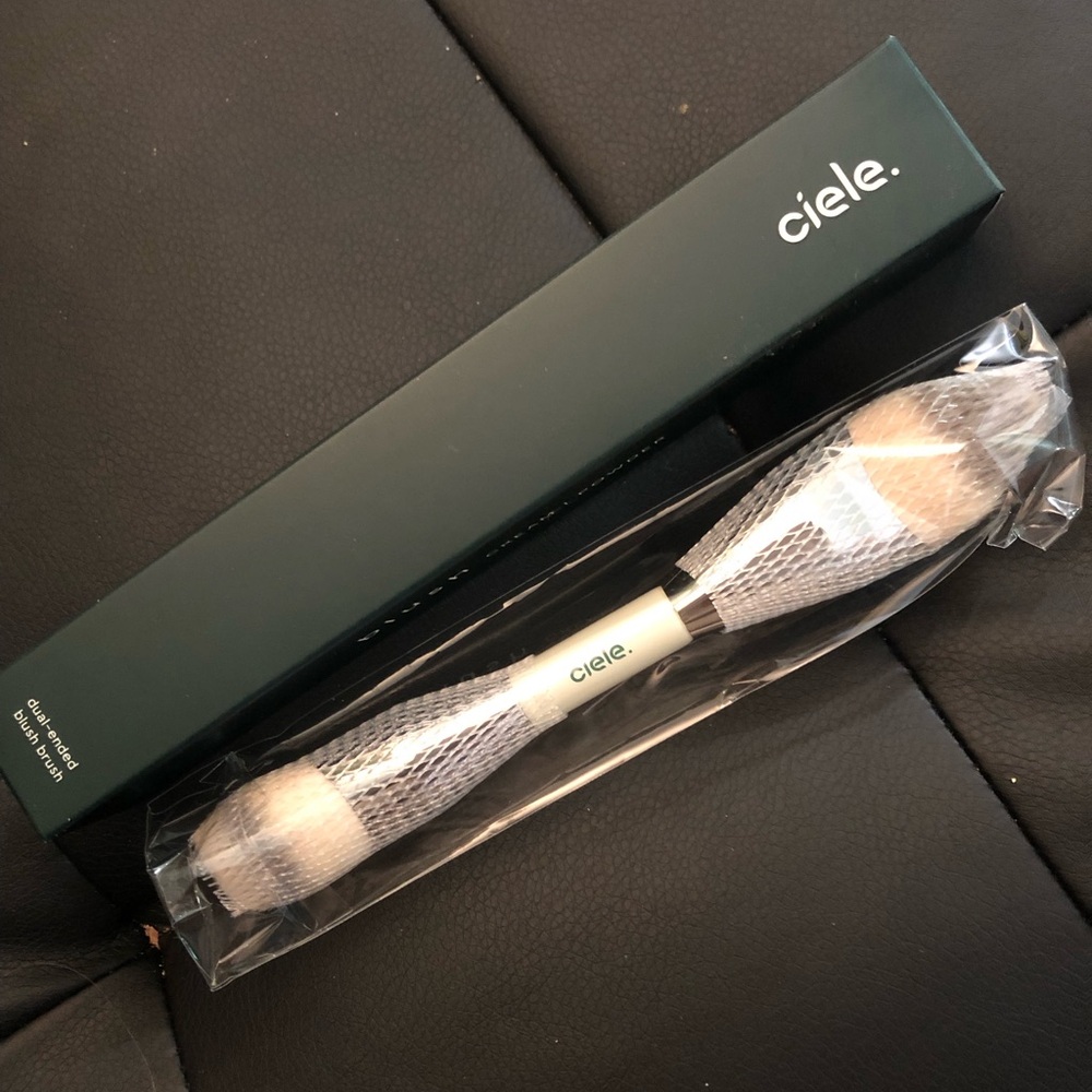 Ciele Dual-Ended Makeup Brush - White